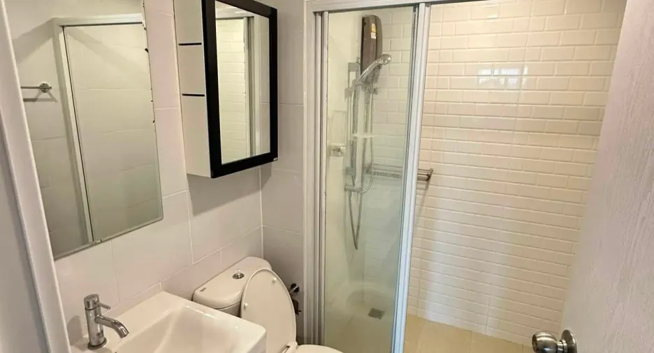 For rent 1 bed condo in Wang Thonglang, Bangkok