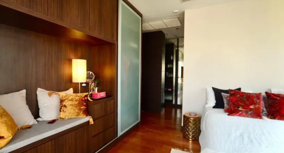 À vendre 2 chambres condo à Yan Nawa, Bangkok