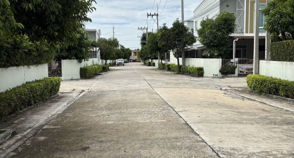 For sale and for rent 3 bedrooms townhouse in Bang Lamung, Chonburi