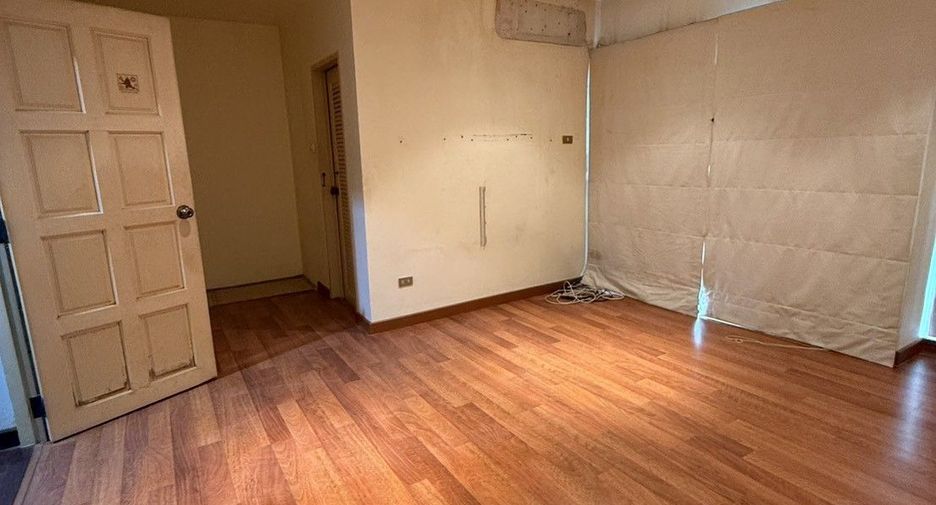 Casa adosada en venta de 4 habitaciones en Wang Thonglang, Bangkok