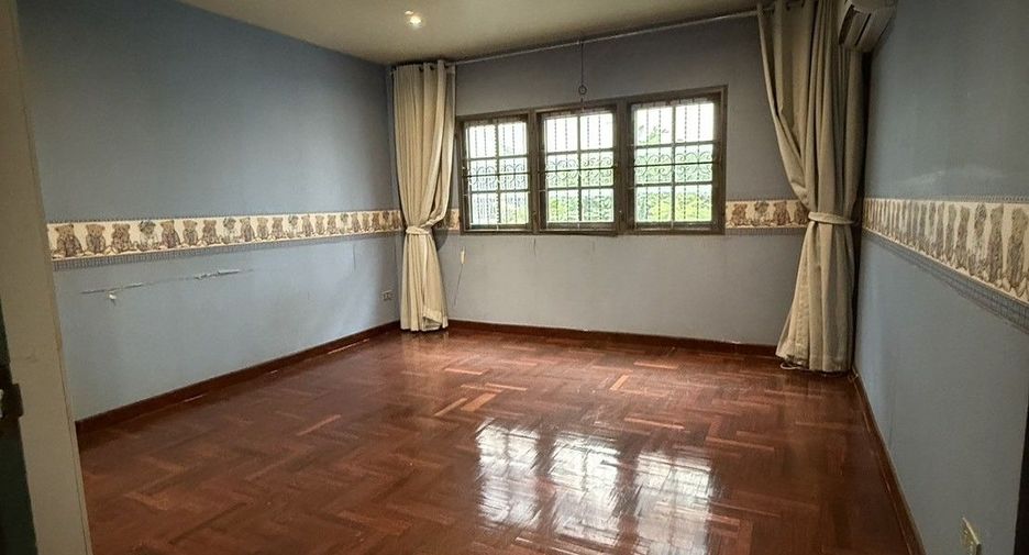 Casa adosada en venta de 4 habitaciones en Wang Thonglang, Bangkok