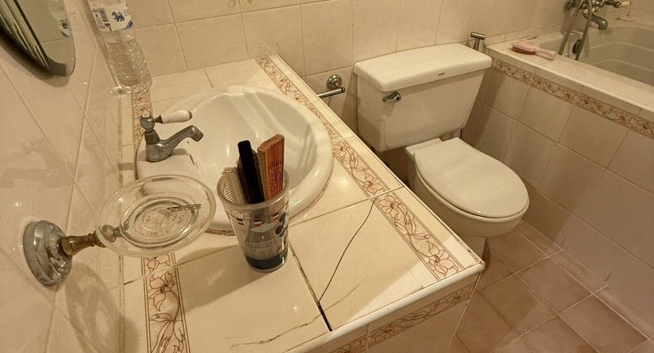 Casa adosada en venta de 4 habitaciones en Wang Thonglang, Bangkok