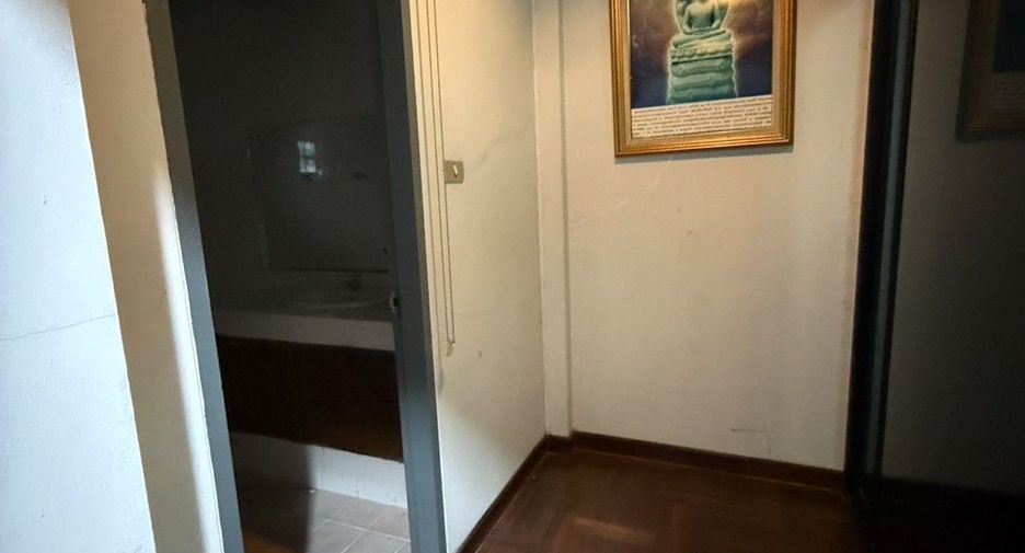Casa adosada en venta de 4 habitaciones en Wang Thonglang, Bangkok