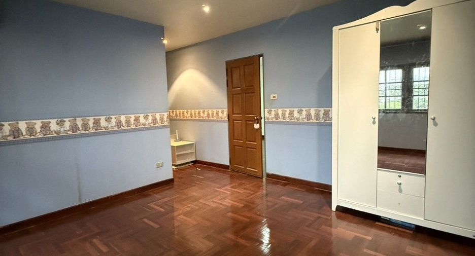 Casa adosada en venta de 4 habitaciones en Wang Thonglang, Bangkok