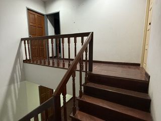 Casa adosada en venta de 4 habitaciones en Wang Thonglang, Bangkok