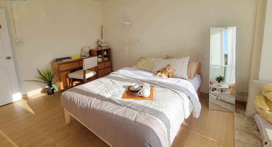 For rent 3 ベッドルーム townhouse in Huai Khwang, Bangkok