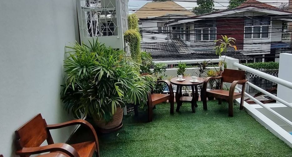For rent 3 ベッドルーム townhouse in Huai Khwang, Bangkok