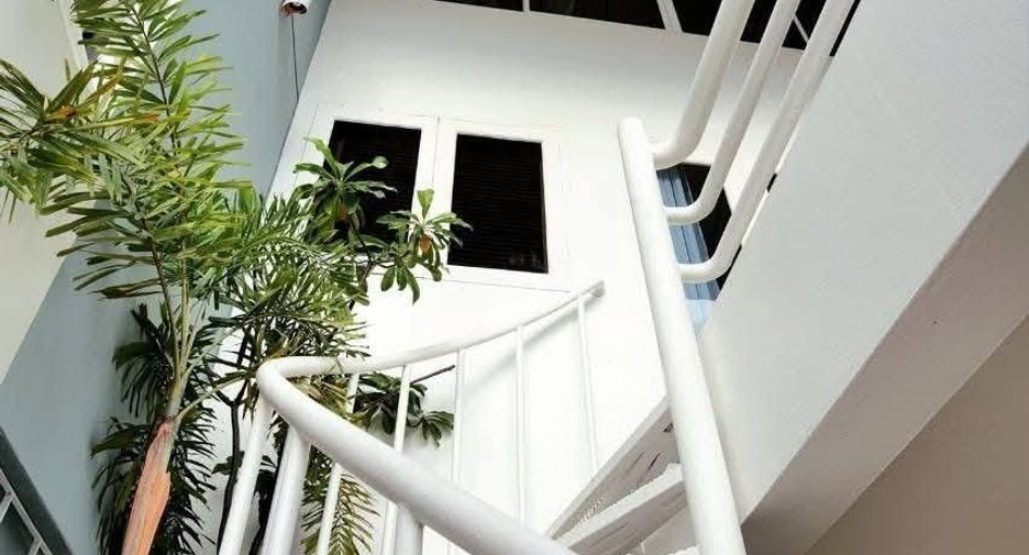 For rent 3 ベッドルーム townhouse in Huai Khwang, Bangkok