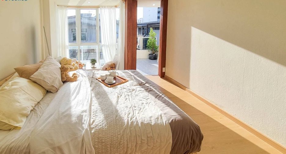 For rent 3 ベッドルーム townhouse in Huai Khwang, Bangkok