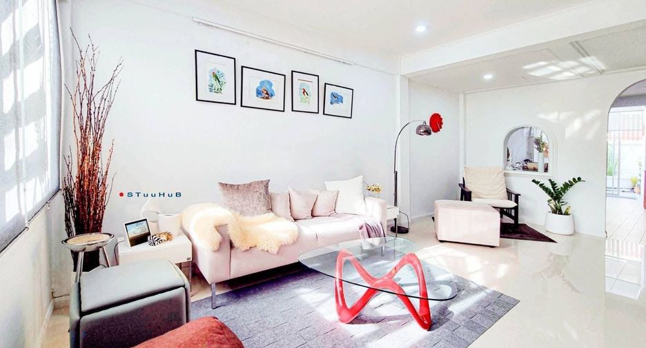 For rent 3 ベッドルーム townhouse in Huai Khwang, Bangkok