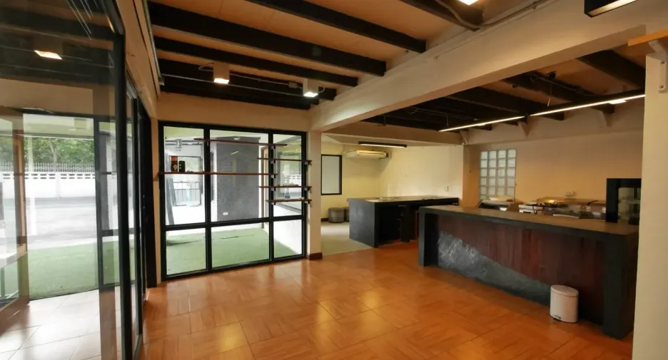 For rent retail Space in Watthana, Bangkok