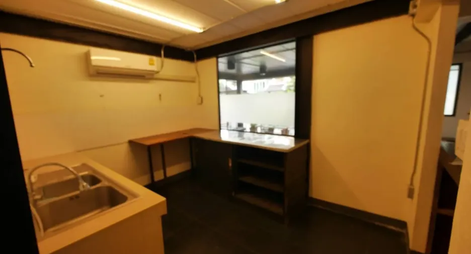 For rent retail Space in Watthana, Bangkok