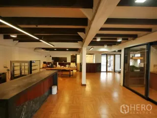 For rent retail Space in Watthana, Bangkok