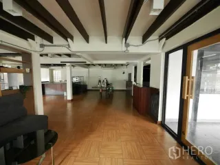 For rent retail Space in Watthana, Bangkok