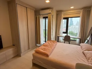 Wohnung zur Miete mit Studio in Khlong San, Bangkok