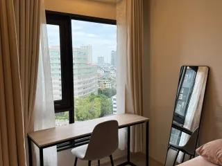 Wohnung zur Miete mit Studio in Khlong San, Bangkok