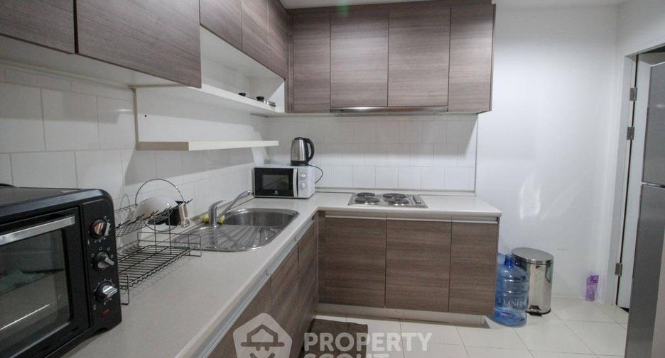 À louer 3 chambres condo à Huai Khwang, Bangkok