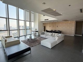 Condo en venta de 4 habitaciones en Sathon, Bangkok