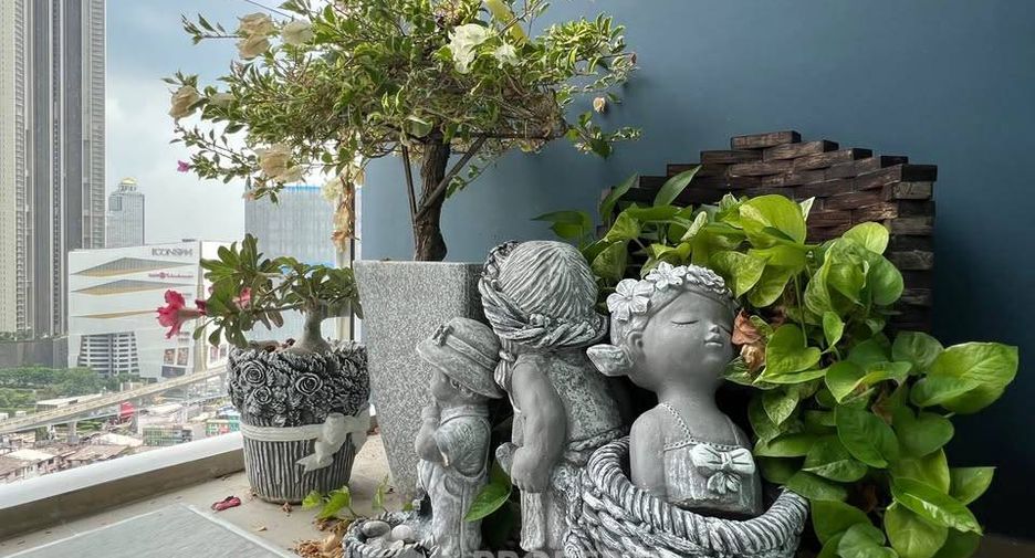 For sale 2 bedrooms condo in Khlong San, Bangkok