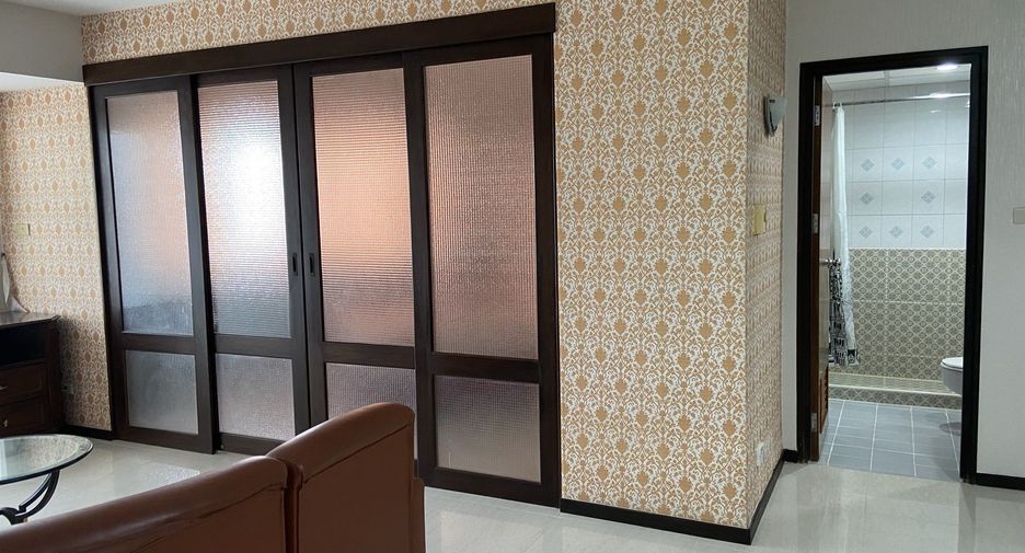 For rent 2 bedrooms condo in Yan Nawa, Bangkok