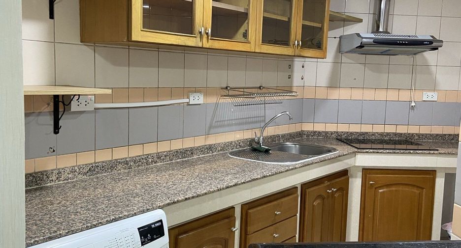 For rent 2 bedrooms condo in Yan Nawa, Bangkok