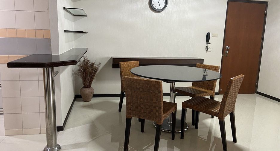 For rent 2 bedrooms condo in Yan Nawa, Bangkok