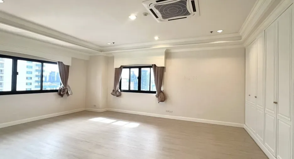For rent 4 ベッドルーム condo in Watthana, Bangkok