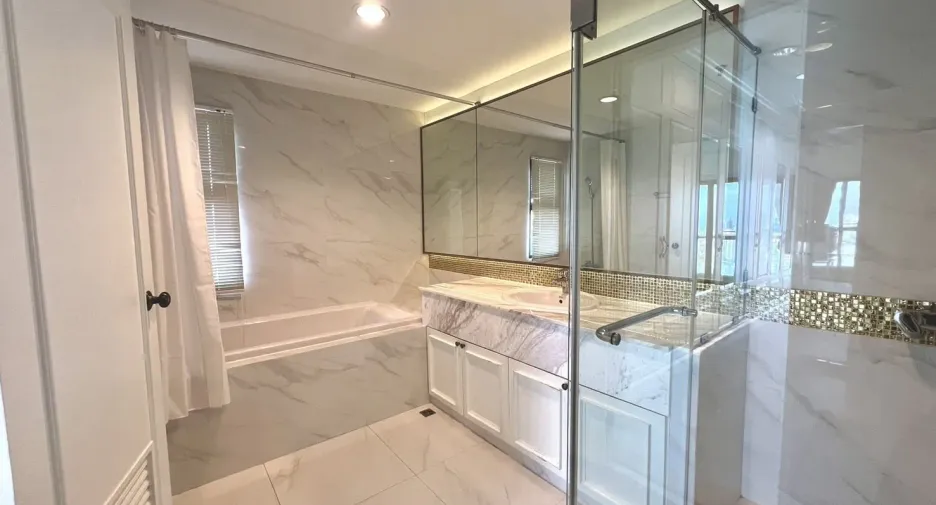 For rent 4 ベッドルーム condo in Watthana, Bangkok