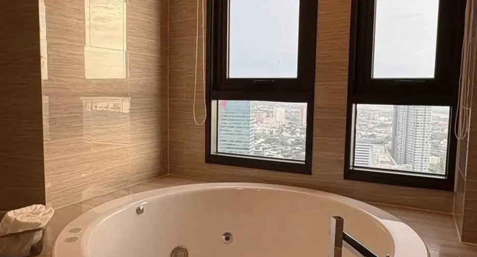 For rent 4 bedrooms condo in Bang Na, Bangkok