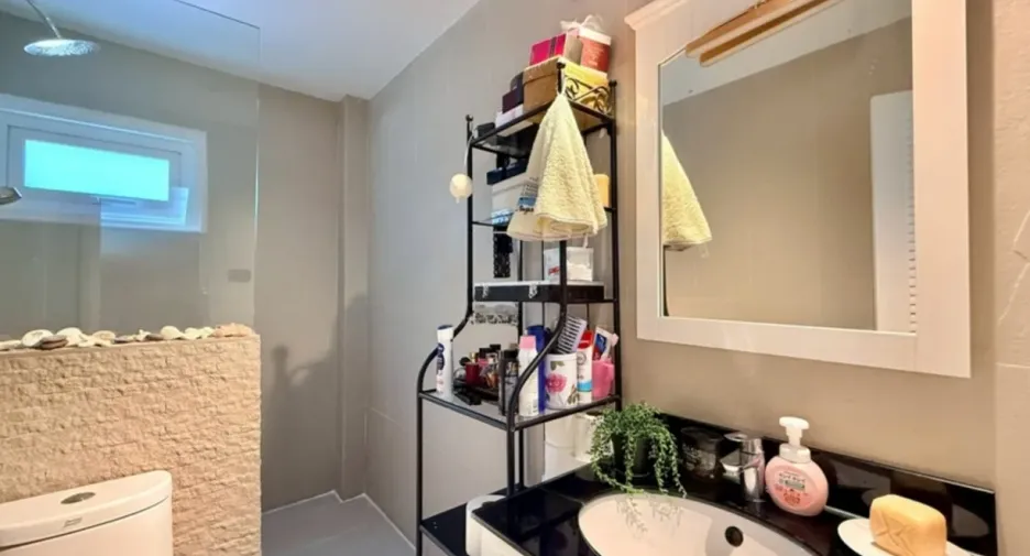 For rent 5 bedrooms house in Phra Khanong, Bangkok