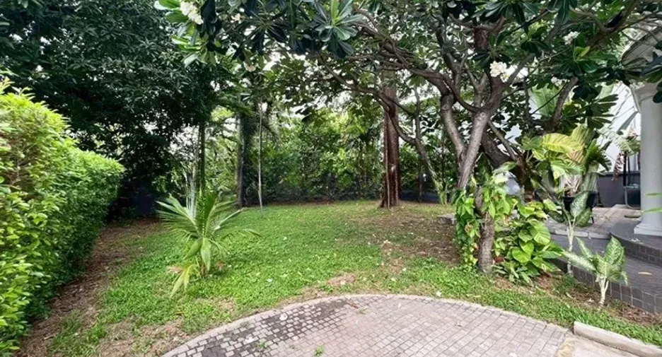 For rent 5 bedrooms house in Phra Khanong, Bangkok