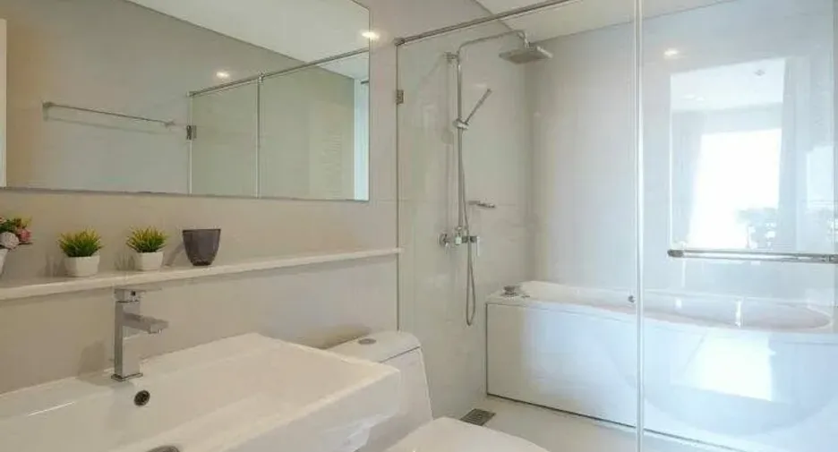 For rent 2 bedrooms condo in Watthana, Bangkok