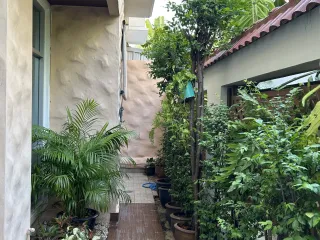 For rent 3 bedrooms townhouse in Khlong Toei, Bangkok
