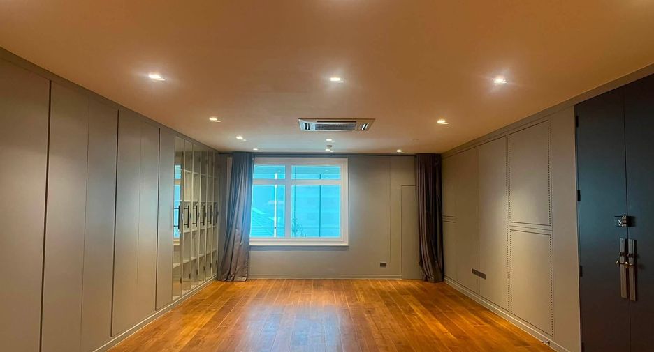 For rent 3 ベッドルーム townhouse in Watthana, Bangkok