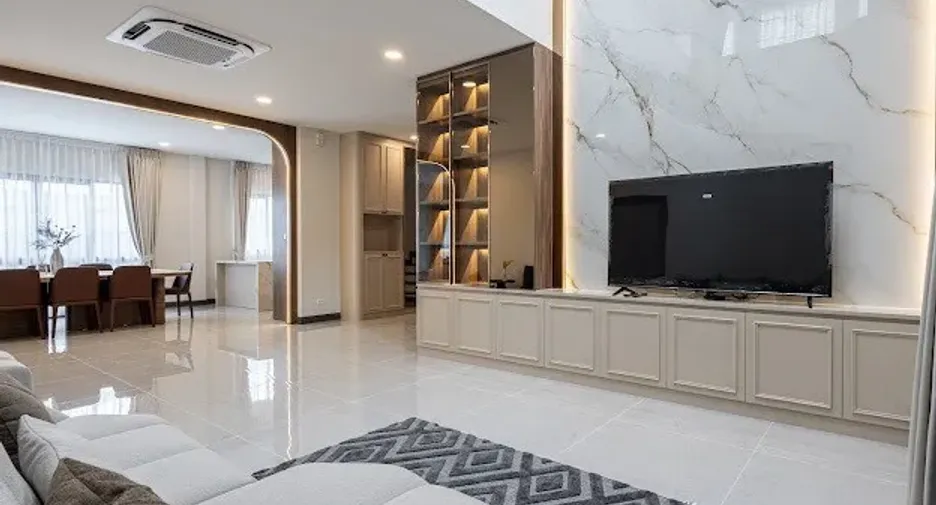 À louer 4 chambres maison à Bang Khen, Bangkok