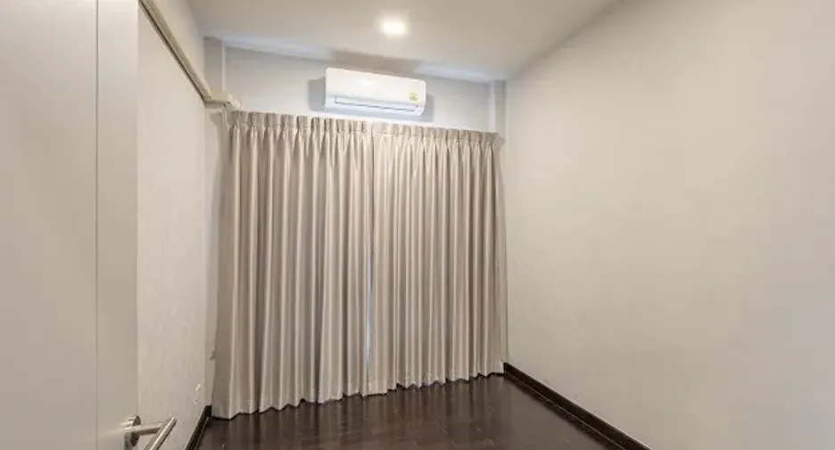 À louer 4 chambres maison à Bang Khen, Bangkok