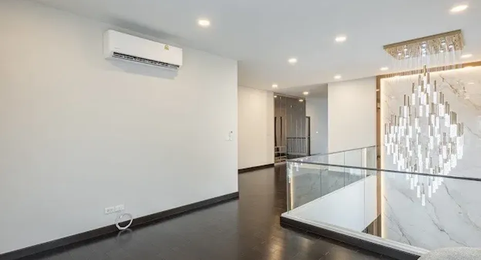 À louer 4 chambres maison à Bang Khen, Bangkok