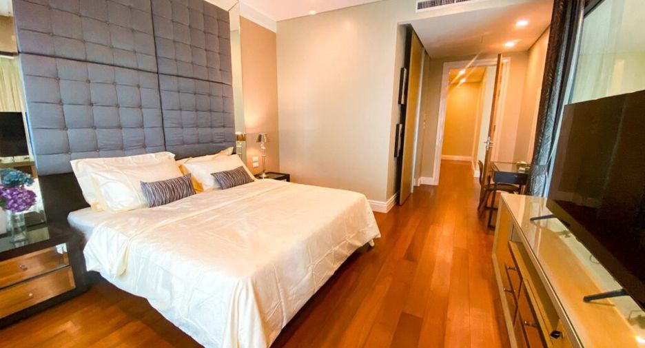 For rent 3 bedrooms condo in Khlong Toei, Bangkok
