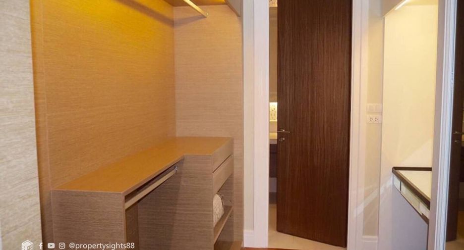 For rent 3 bedrooms condo in Khlong Toei, Bangkok