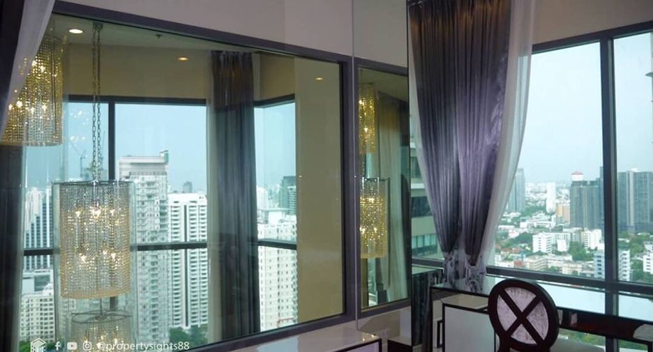 For rent 3 bedrooms condo in Khlong Toei, Bangkok