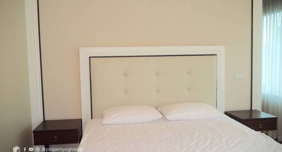 For rent 3 bedrooms condo in Khlong Toei, Bangkok
