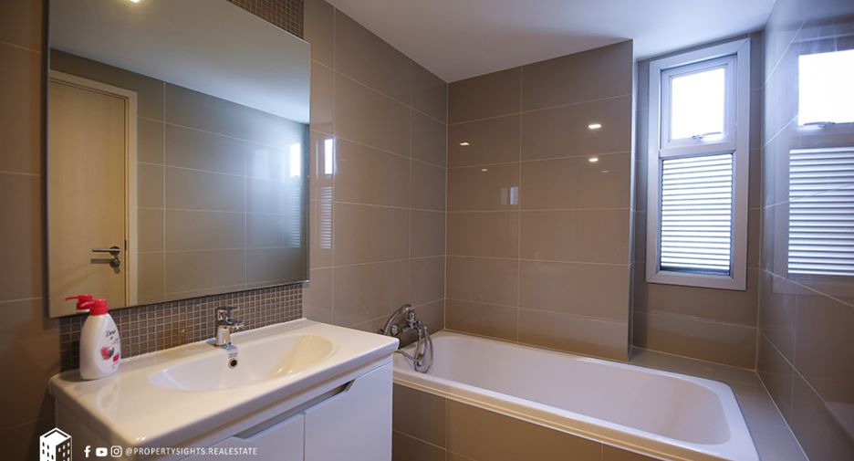 For rent 2 bedrooms condo in Watthana, Bangkok