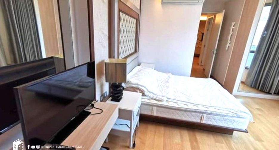 For rent 2 bedrooms condo in Watthana, Bangkok