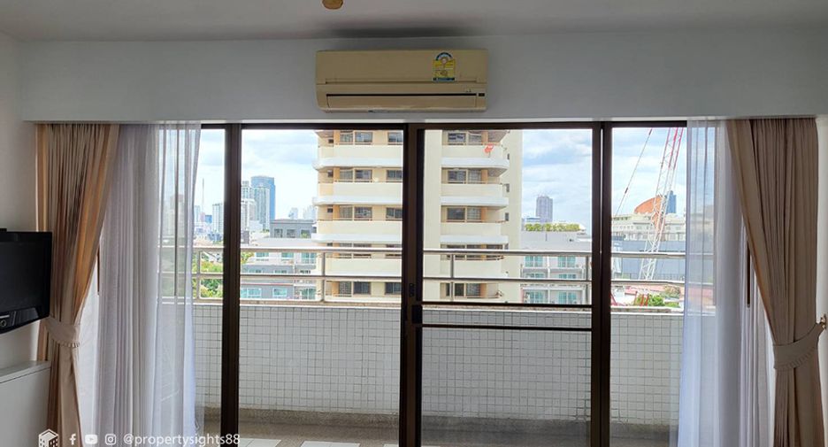 For rent 3 bedrooms condo in Watthana, Bangkok
