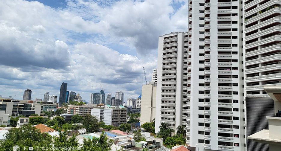 For rent 3 bedrooms condo in Watthana, Bangkok