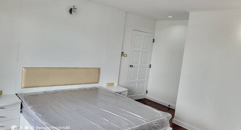 For rent 3 bedrooms condo in Watthana, Bangkok