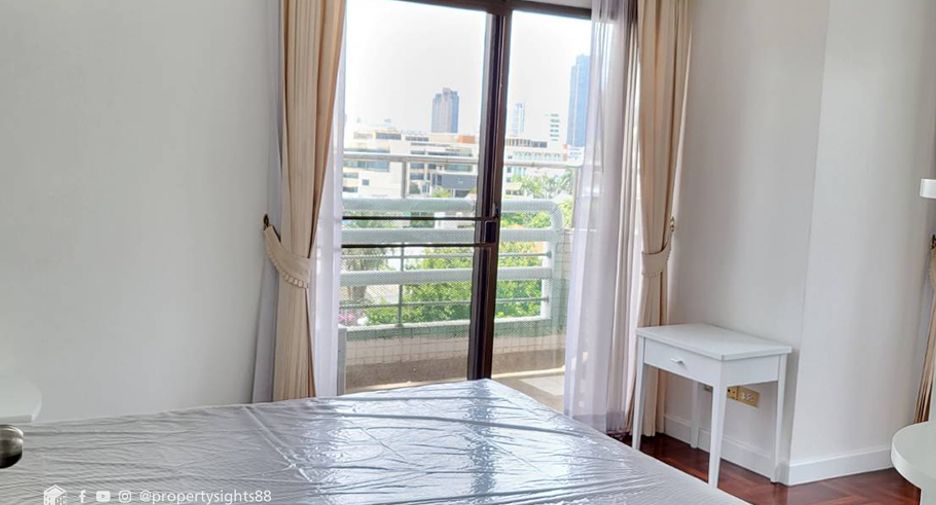For rent 3 bedrooms condo in Watthana, Bangkok