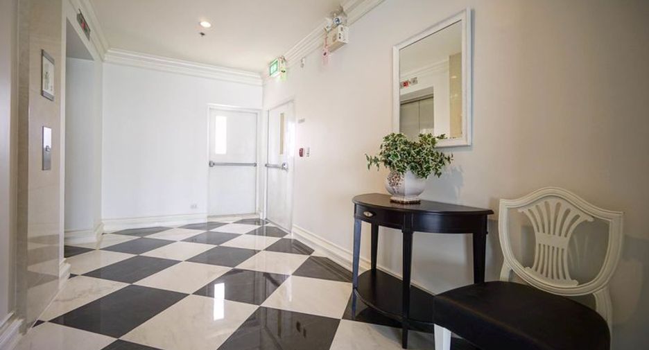 For rent 3 bedrooms condo in Khlong Toei, Bangkok