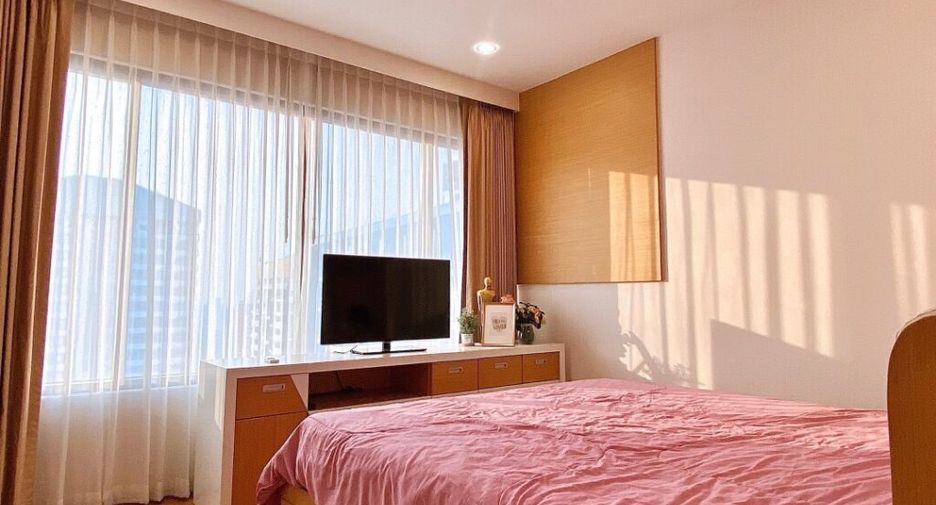 For rent 3 bedrooms condo in Khlong Toei, Bangkok