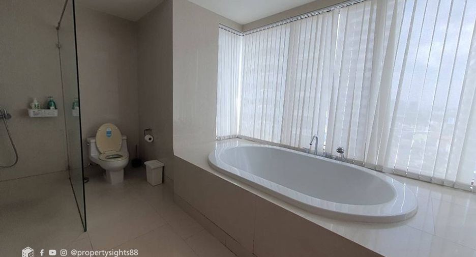 Wohnung zur Miete mit 3 Zimmer in Khlong Toei, Bangkok